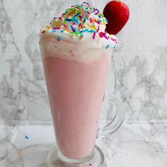 ÇİLEKLİ MİLKSHAKE