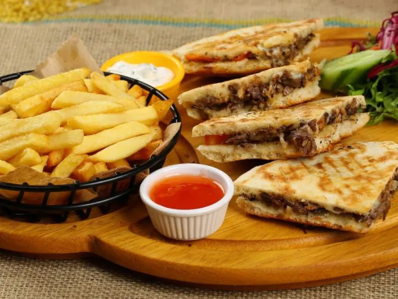 Tostlar Ve Gözlemeler